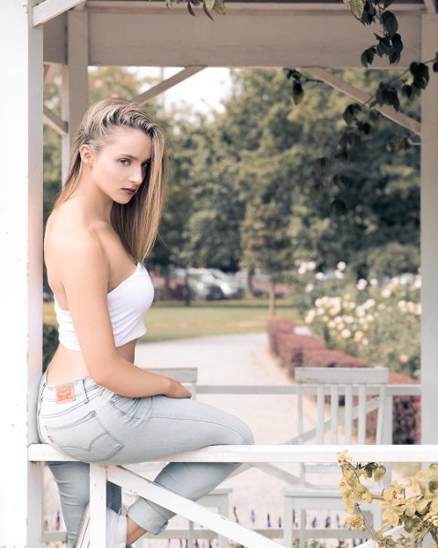 Miss BCBG Lee